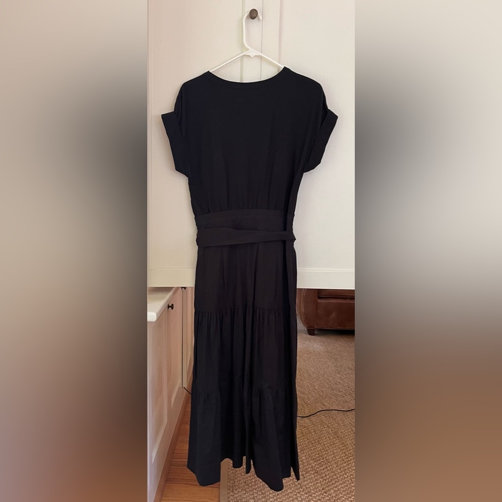 Brand is Veronica Beard. Size small.